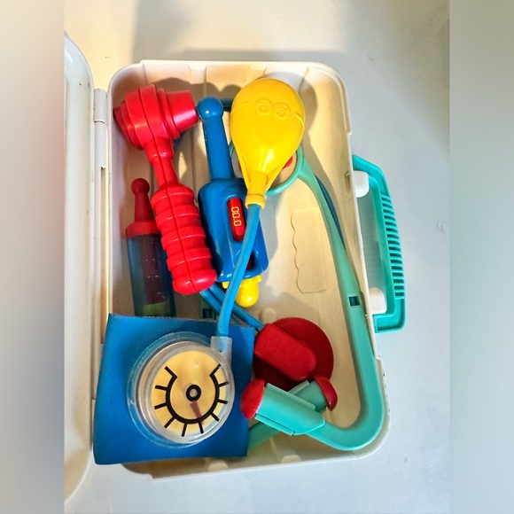 Vintage Fisher Price Doctor Kit - Picture 5 of 5